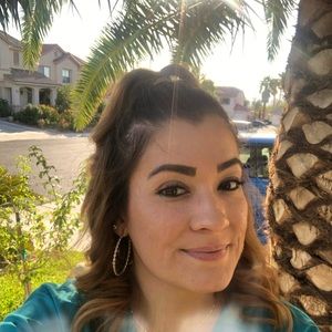 Meet your Posher, Crystal